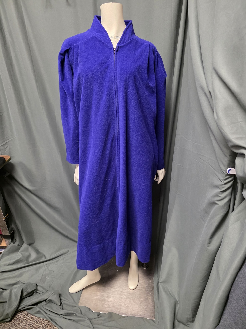 Vanity Fair Bluish/Purple Zip Up Blanket/Sweatshirt, Size XL